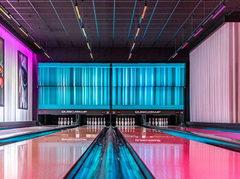 Bij Reuselink vind je 4 moderne bowlingbanen.