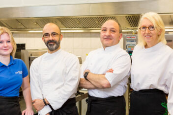 Keukenhulp bij restaurant reuselink.