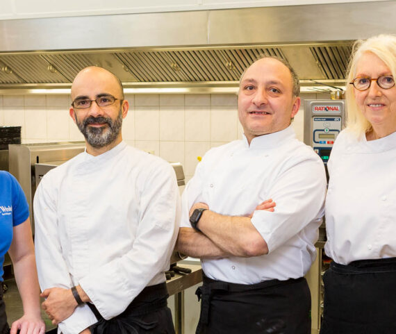 Keukenhulp bij restaurant reuselink.
