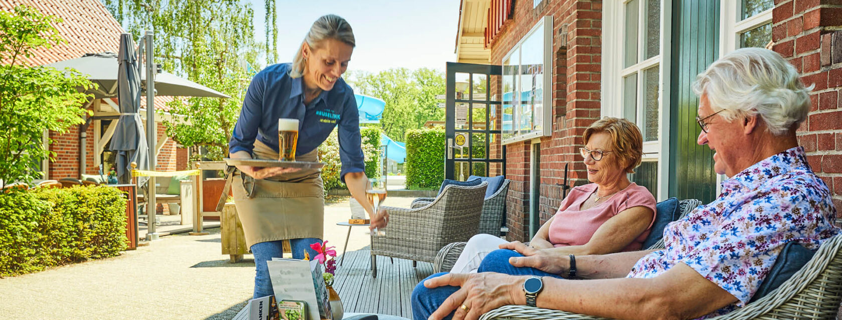 Kom gezellig wat drinken op ons terras.