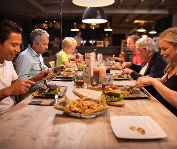 Tafelen met de hele familie bij Reuselink in Winterswijk