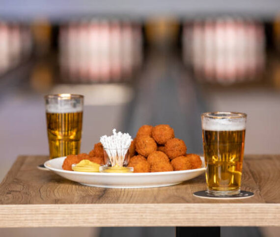 Bitterballen en bowlen