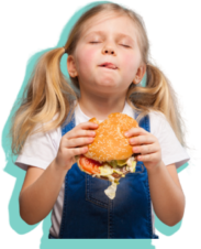 Meisje is aan het genieten van een heerlijke hamburger