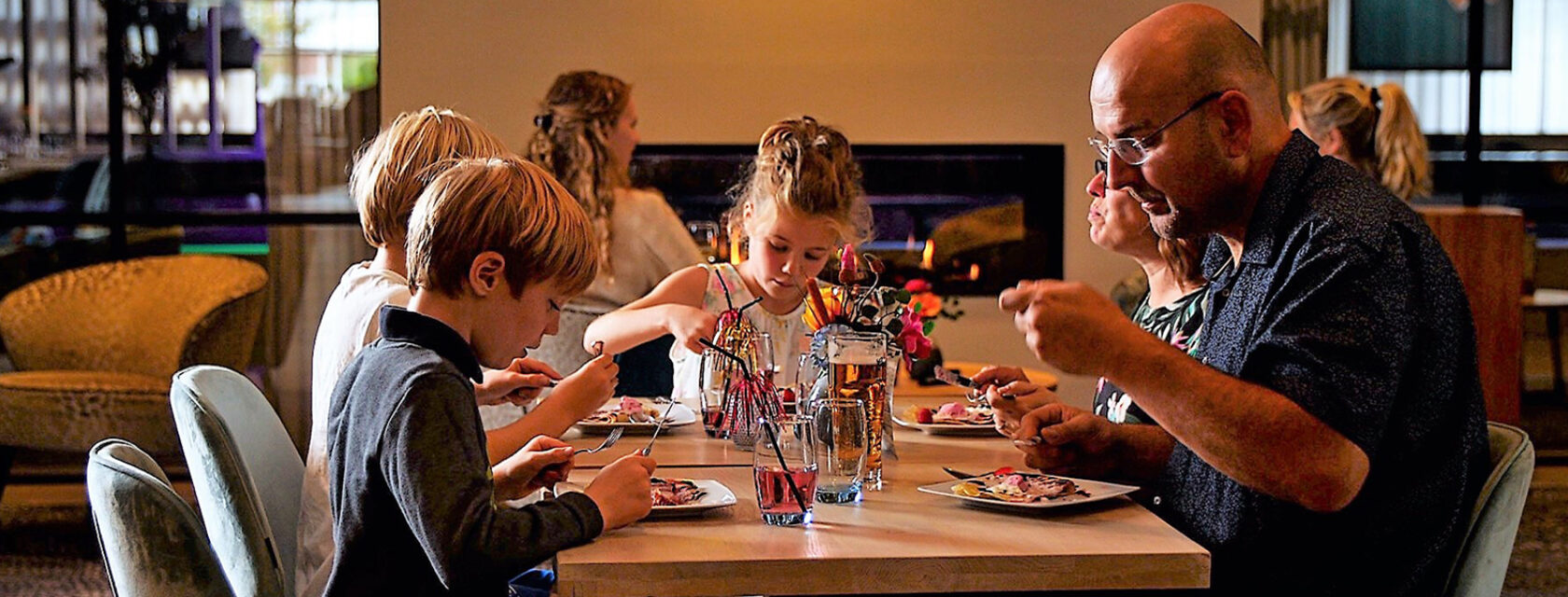 Reuselink terras met kinderen