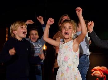 Kinderen feesten bij Reuselink